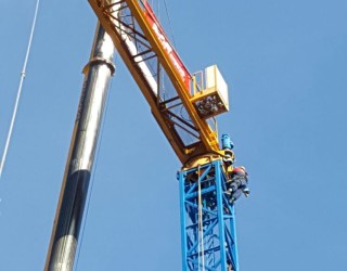 Location de grue à tour à Lignano, Italie