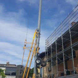 Self-climbing crane assembling in Udine
